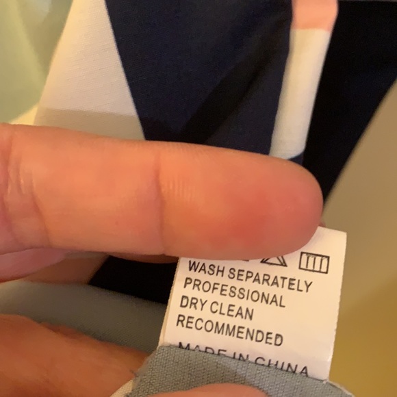 Geometric pattern top. - Picture 5 of 5